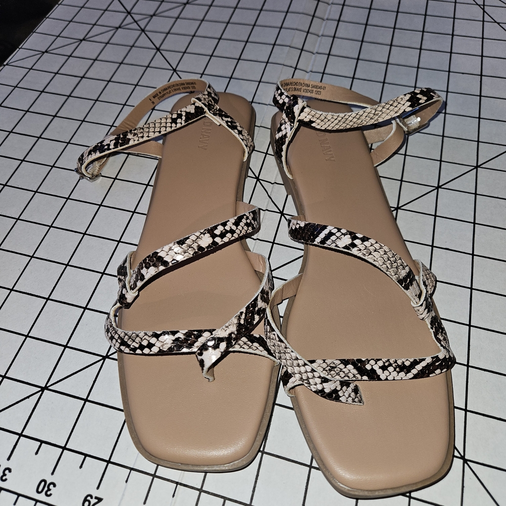 Old Navy Cream and Black Sandals Modern Minimalist Design